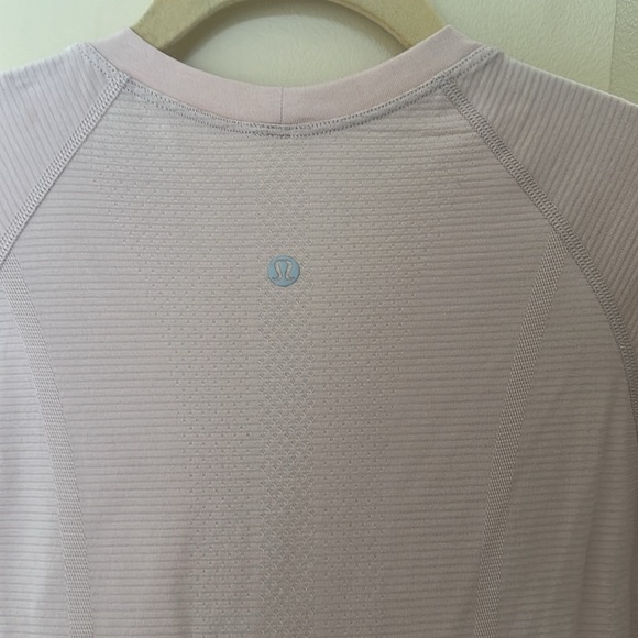 Like New lululemon swiftly tech - Picture 5 of 6